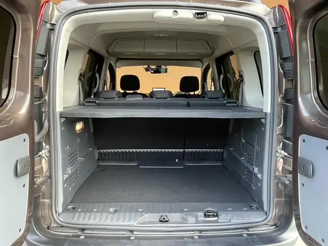 ルノー カングー ゼン 愛知県 2020(令2)年 5万km マロンショコラM ワンオーナー/社外メモリナビ/フルセグTV/バックカメラ/CD/DVD再生/Bluetooth/エコモード/ヘッドライトレベライザー/アイドリングストップ/キーレス/両側スライドドア/純正フロアマット/ドライブレコーダー