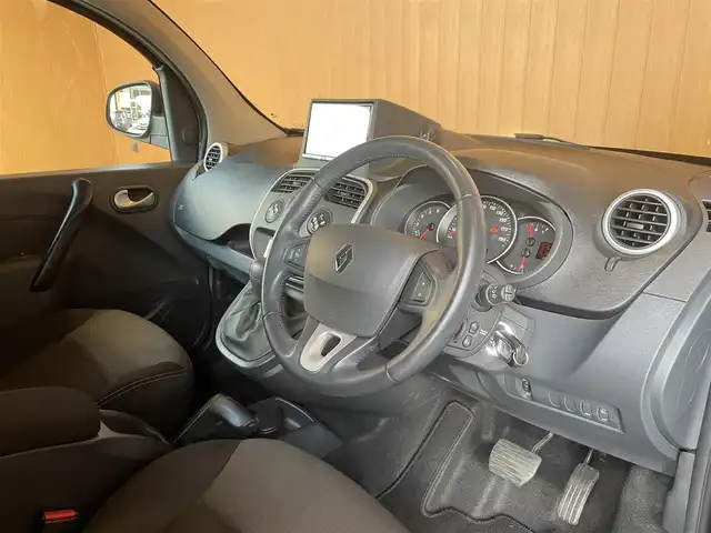 ルノー カングー ゼン 愛知県 2020(令2)年 5万km マロンショコラM ワンオーナー/社外メモリナビ/フルセグTV/バックカメラ/CD/DVD再生/Bluetooth/エコモード/ヘッドライトレベライザー/アイドリングストップ/キーレス/両側スライドドア/純正フロアマット/ドライブレコーダー