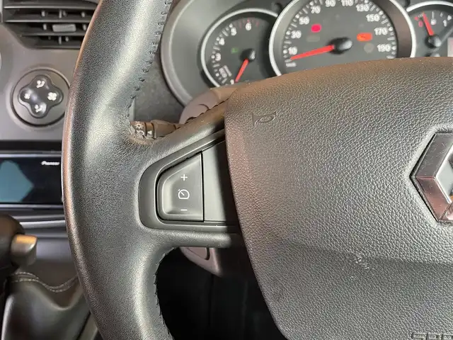 ルノー カングー ゼン 愛知県 2020(令2)年 5万km マロンショコラM ワンオーナー/社外メモリナビ/フルセグTV/バックカメラ/CD/DVD再生/Bluetooth/エコモード/ヘッドライトレベライザー/アイドリングストップ/キーレス/両側スライドドア/純正フロアマット/ドライブレコーダー