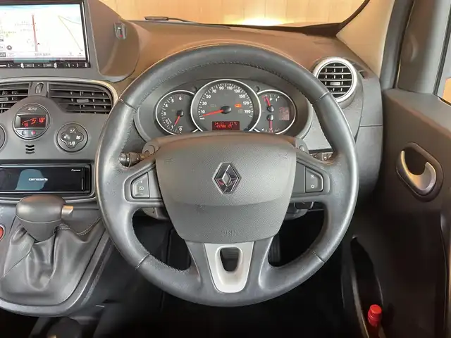 ルノー カングー ゼン 愛知県 2020(令2)年 5万km マロンショコラM ワンオーナー/社外メモリナビ/フルセグTV/バックカメラ/CD/DVD再生/Bluetooth/エコモード/ヘッドライトレベライザー/アイドリングストップ/キーレス/両側スライドドア/純正フロアマット/ドライブレコーダー