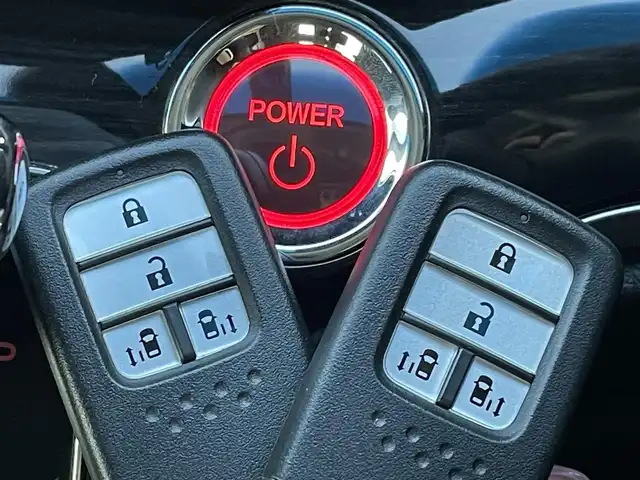 ホンダ オデッセイ ハイブリッド アブソルート・EXホンダセンジング 山口県 2018(平30)年 1.9万km プラチナホワイトパール 純正ディーラーOPナビ/（SD/フルセグ/DISC/USB/iPod/BT/ラジオ）/Apple Car Play/全方位カメラ/ハーフレザーシート/シートヒーター/エンジンスターター/前後ドライブレコーダー/ビルトインETC2.0/レーダークルーズコントロール/ブラインドスポットモニター/D/N席パワーシート/両側電動スライドドア/リヤオートエアコン/オートブレーキホールド/ドアバイザー/フォグライト/純正フロアマット/LEDヘッドライト