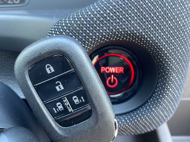 ホンダ フリード ハイブリット e:HEV AIR EX 山口県 2025(令7)年 0.1千km プラチナホワイトパール 登録済未使用車/純正9インチナビ/・applecarplay/・androidauto/・フルセグTV/・Bluetooth接続/アラウンドビューモニター/Honda SENSING/・衝突軽減ブレーキ/・踏み間違い衝突軽減システム/・急アクセル抑制機能/・路外逸脱抑制機能/・歩行者事故低減ステアリング/・渋滞追従機能付アダプティブクルーズコントロール/・車線維持支援システム/・トラフィックジャムアシスト/・先行車発進お知らせ機能/・アダプティブドライビングビーム/・標識認識機能/・ブラインドスポットインフォメーション/・後退出庫サポート/ハーフレザーシート/シートヒーター/USB入力端子/スマートキー/プッシュスタート/スペアキー1本/両側パワースライドドア/純正LEDライト/純正15インチアルミホイール/ウィンカーミラー/保証書/取り扱い説明書