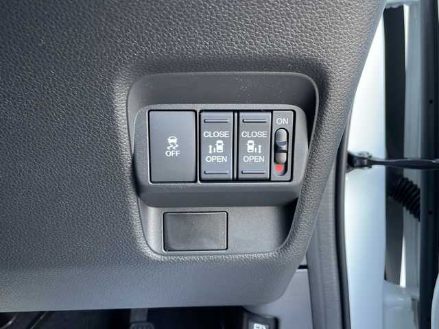 ホンダ フリード ハイブリット e:HEV AIR EX 山口県 2025(令7)年 0.1千km プラチナホワイトパール 登録済未使用車/純正9インチナビ/・applecarplay/・androidauto/・フルセグTV/・Bluetooth接続/アラウンドビューモニター/Honda SENSING/・衝突軽減ブレーキ/・踏み間違い衝突軽減システム/・急アクセル抑制機能/・路外逸脱抑制機能/・歩行者事故低減ステアリング/・渋滞追従機能付アダプティブクルーズコントロール/・車線維持支援システム/・トラフィックジャムアシスト/・先行車発進お知らせ機能/・アダプティブドライビングビーム/・標識認識機能/・ブラインドスポットインフォメーション/・後退出庫サポート/ハーフレザーシート/シートヒーター/USB入力端子/スマートキー/プッシュスタート/スペアキー1本/両側パワースライドドア/純正LEDライト/純正15インチアルミホイール/ウィンカーミラー/保証書/取り扱い説明書