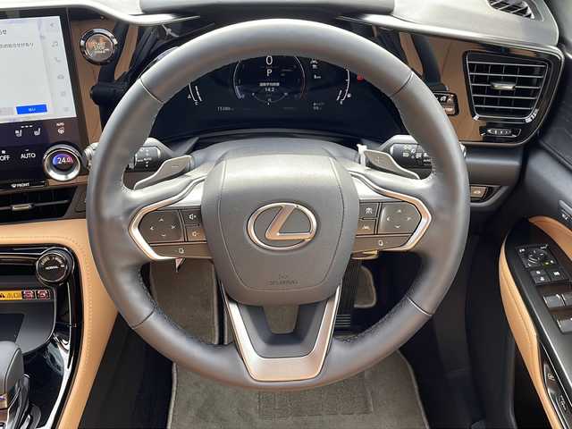 レクサス ＮＸ 250 バージョンL 三重県 2023(令5)年 1.6万km ソニッククォーツ 純正ナビ/サンルーフ/全周囲カメラ/バックカメラ/BSM/デジタルインナーミラー/本革シート/ワイヤレス充電器/ビルトインETC/社外ドラレコ/ステアリングヒーター/パワーバックドア/AC100V/スペアキー/前席シートヒーター/前席パワーシート/シートメモリー/追従クルーズコントロール/レーンキープアシスト/衝突軽減ブレーキ/パドルシフト/USB給電/オートライト/禁煙車