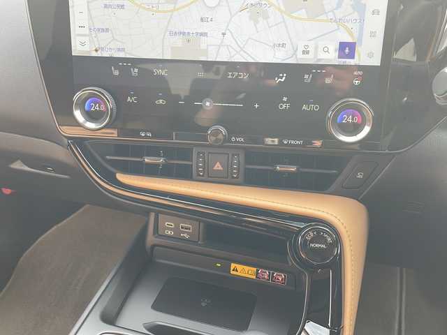 レクサス ＮＸ 250 バージョンL 三重県 2023(令5)年 1.6万km ソニッククォーツ 純正ナビ/サンルーフ/全周囲カメラ/バックカメラ/BSM/デジタルインナーミラー/本革シート/ワイヤレス充電器/ビルトインETC/社外ドラレコ/ステアリングヒーター/パワーバックドア/AC100V/スペアキー/前席シートヒーター/前席パワーシート/シートメモリー/追従クルーズコントロール/レーンキープアシスト/衝突軽減ブレーキ/パドルシフト/USB給電/オートライト/禁煙車