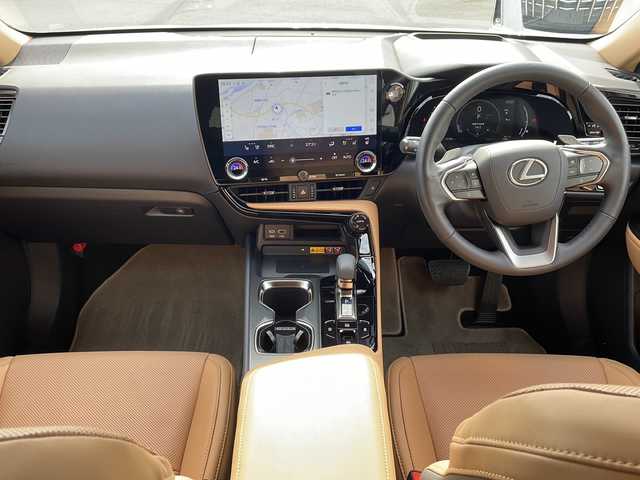 レクサス ＮＸ 250 バージョンL 三重県 2023(令5)年 1.6万km ソニッククォーツ 純正ナビ/サンルーフ/全周囲カメラ/バックカメラ/BSM/デジタルインナーミラー/本革シート/ワイヤレス充電器/ビルトインETC/社外ドラレコ/ステアリングヒーター/パワーバックドア/AC100V/スペアキー/前席シートヒーター/前席パワーシート/シートメモリー/追従クルーズコントロール/レーンキープアシスト/衝突軽減ブレーキ/パドルシフト/USB給電/オートライト/禁煙車