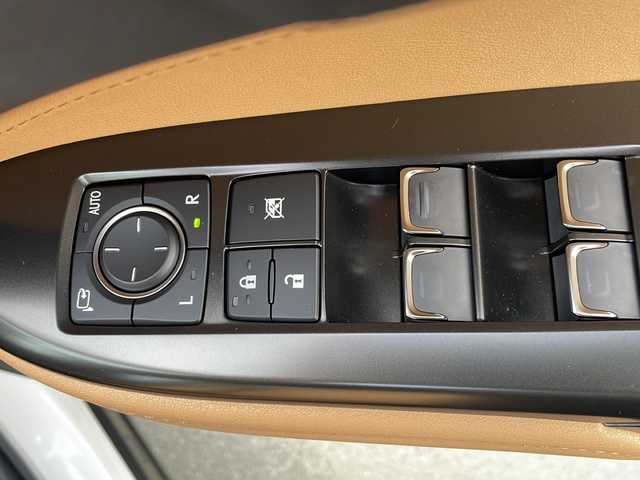 レクサス ＮＸ 250 バージョンL 三重県 2023(令5)年 1.6万km ソニッククォーツ 純正ナビ/サンルーフ/全周囲カメラ/バックカメラ/BSM/デジタルインナーミラー/本革シート/ワイヤレス充電器/ビルトインETC/社外ドラレコ/ステアリングヒーター/パワーバックドア/AC100V/スペアキー/前席シートヒーター/前席パワーシート/シートメモリー/追従クルーズコントロール/レーンキープアシスト/衝突軽減ブレーキ/パドルシフト/USB給電/オートライト/禁煙車