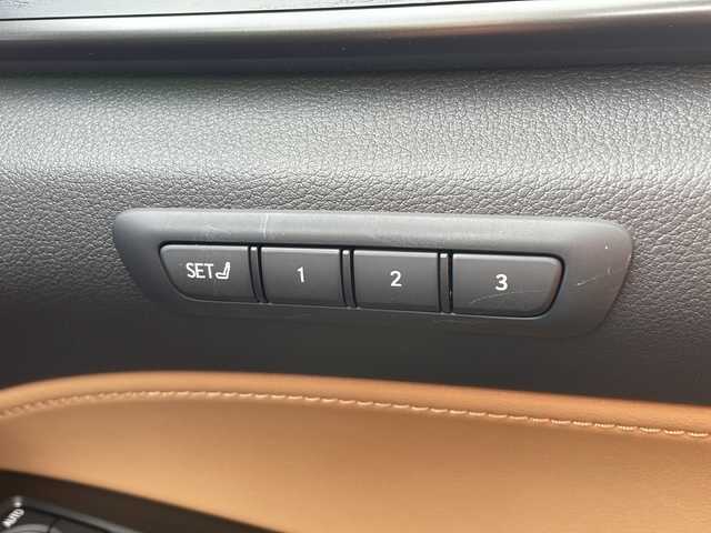 レクサス ＮＸ 250 バージョンL 三重県 2023(令5)年 1.6万km ソニッククォーツ 純正ナビ/サンルーフ/全周囲カメラ/バックカメラ/BSM/デジタルインナーミラー/本革シート/ワイヤレス充電器/ビルトインETC/社外ドラレコ/ステアリングヒーター/パワーバックドア/AC100V/スペアキー/前席シートヒーター/前席パワーシート/シートメモリー/追従クルーズコントロール/レーンキープアシスト/衝突軽減ブレーキ/パドルシフト/USB給電/オートライト/禁煙車