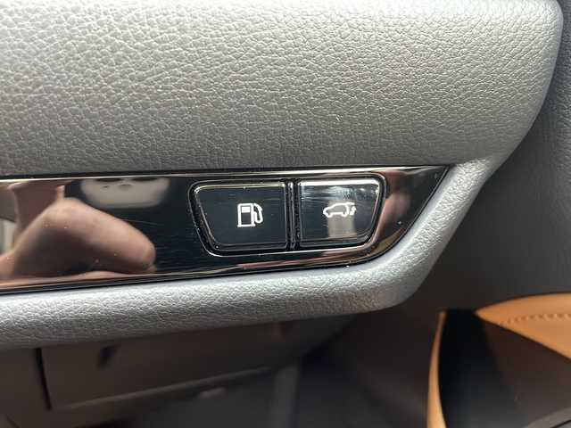 レクサス ＮＸ 250 バージョンL 三重県 2023(令5)年 1.6万km ソニッククォーツ 純正ナビ/サンルーフ/全周囲カメラ/バックカメラ/BSM/デジタルインナーミラー/本革シート/ワイヤレス充電器/ビルトインETC/社外ドラレコ/ステアリングヒーター/パワーバックドア/AC100V/スペアキー/前席シートヒーター/前席パワーシート/シートメモリー/追従クルーズコントロール/レーンキープアシスト/衝突軽減ブレーキ/パドルシフト/USB給電/オートライト/禁煙車