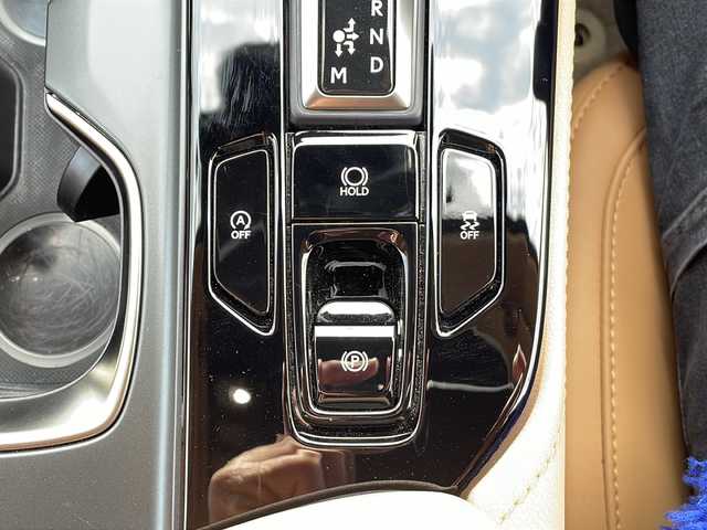 レクサス ＮＸ 250 バージョンL 三重県 2023(令5)年 1.6万km ソニッククォーツ 純正ナビ/サンルーフ/全周囲カメラ/バックカメラ/BSM/デジタルインナーミラー/本革シート/ワイヤレス充電器/ビルトインETC/社外ドラレコ/ステアリングヒーター/パワーバックドア/AC100V/スペアキー/前席シートヒーター/前席パワーシート/シートメモリー/追従クルーズコントロール/レーンキープアシスト/衝突軽減ブレーキ/パドルシフト/USB給電/オートライト/禁煙車