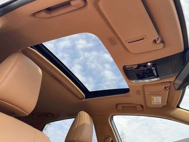 レクサス ＮＸ 250 バージョンL 三重県 2023(令5)年 1.6万km ソニッククォーツ 純正ナビ/サンルーフ/全周囲カメラ/バックカメラ/BSM/デジタルインナーミラー/本革シート/ワイヤレス充電器/ビルトインETC/社外ドラレコ/ステアリングヒーター/パワーバックドア/AC100V/スペアキー/前席シートヒーター/前席パワーシート/シートメモリー/追従クルーズコントロール/レーンキープアシスト/衝突軽減ブレーキ/パドルシフト/USB給電/オートライト/禁煙車