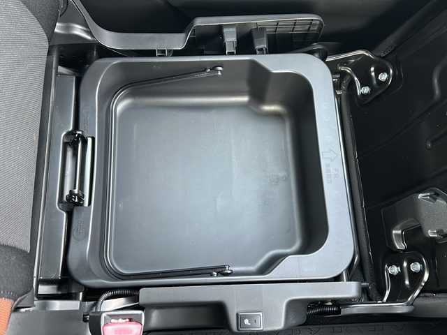 スズキ クロスビー HYBRID MZ 秋田県 2018(平30)年 8万km スーパーブラックパール 3トーンコーディネート 社外SDナビ/社外CD、DVD、BT、TV/バックカメラ、全方位カメラ/コーナーセンサー/純正16インチAW/社外AWスタッドレス積込み/スペアキー/４WD