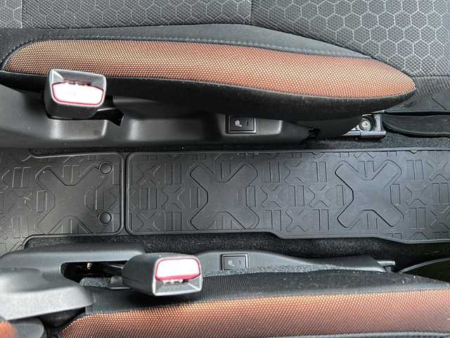 スズキ クロスビー HYBRID MZ 秋田県 2018(平30)年 8万km スーパーブラックパール 3トーンコーディネート 社外SDナビ/社外CD、DVD、BT、TV/バックカメラ、全方位カメラ/コーナーセンサー/純正16インチAW/社外AWスタッドレス積込み/スペアキー/４WD