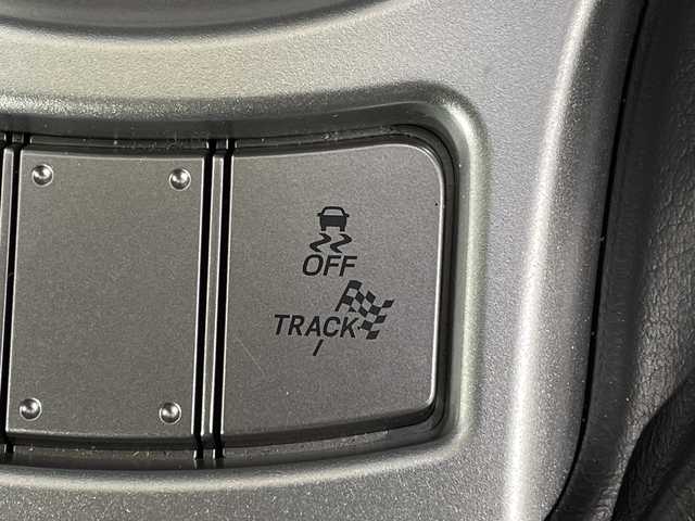 トヨタ ８６ GT 神奈川県 2017(平29)年 6万km クリスタルブラックシリカ ６速ＭＴ/社外７型ナビ(CN-RE05D)/(CD/DVD/SD/BT/フルセグTV)/Ｂカメラ/ＥＴＣ/ＬＥＤヘッドライト/フォグランプ/純正１７インチアルミホイール/プッシュスタート/スマートキー/新車時保証書/取扱説明書/スペアキー