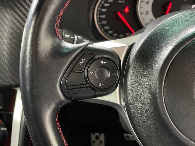 トヨタ ８６ GT 神奈川県 2017(平29)年 6万km クリスタルブラックシリカ ６速ＭＴ/社外７型ナビ(CN-RE05D)/(CD/DVD/SD/BT/フルセグTV)/Ｂカメラ/ＥＴＣ/ＬＥＤヘッドライト/フォグランプ/純正１７インチアルミホイール/プッシュスタート/スマートキー/新車時保証書/取扱説明書/スペアキー