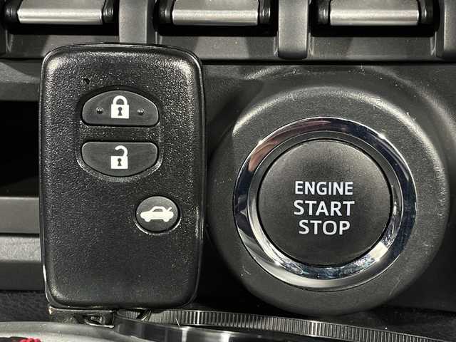 トヨタ ８６ GT 神奈川県 2017(平29)年 6万km クリスタルブラックシリカ ６速ＭＴ/社外７型ナビ(CN-RE05D)/(CD/DVD/SD/BT/フルセグTV)/Ｂカメラ/ＥＴＣ/ＬＥＤヘッドライト/フォグランプ/純正１７インチアルミホイール/プッシュスタート/スマートキー/新車時保証書/取扱説明書/スペアキー