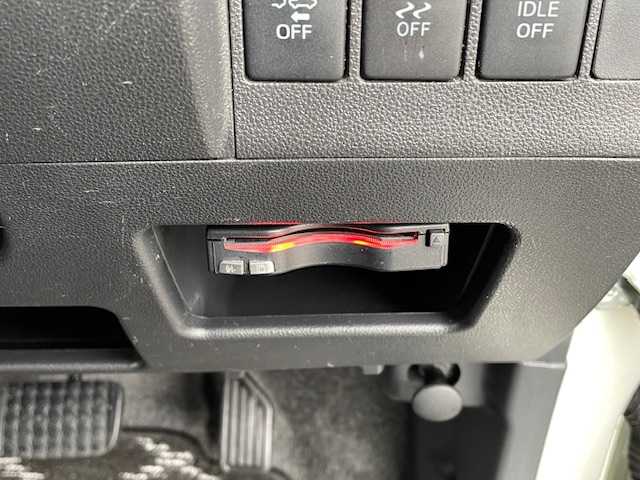 ダイハツ タント カスタム X SAⅡ 富山県 2015(平27)年 9.5万km パールホワイトⅢ (株)IDOMが運営する【じしゃロン富山店】の自社ローン対象車両になります。こちらは現金ご利用時の価格です。自社ローンご希望の方は別途その旨お申付け下さい。/ローダウン/ナビ/フルセグ/DVD/SD/Bluetooth/バックカメラ/ETC/スマートアシスト（衝突軽減）/横滑り防止/片側パワースライドドア/ハーフレザーシート/社外16インチアルミホイール/社外車高調/LEDライト/オートライト/プッシュスタート/スマートキー