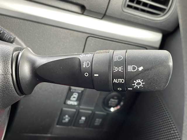 ダイハツ タント カスタム X SAⅡ 富山県 2015(平27)年 9.5万km パールホワイトⅢ (株)IDOMが運営する【じしゃロン富山店】の自社ローン対象車両になります。こちらは現金ご利用時の価格です。自社ローンご希望の方は別途その旨お申付け下さい。/ローダウン/ナビ/フルセグ/DVD/SD/Bluetooth/バックカメラ/ETC/スマートアシスト（衝突軽減）/横滑り防止/片側パワースライドドア/ハーフレザーシート/社外16インチアルミホイール/社外車高調/LEDライト/オートライト/プッシュスタート/スマートキー