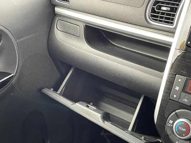 ダイハツ タント カスタム X SAⅡ 富山県 2015(平27)年 9.5万km パールホワイトⅢ (株)IDOMが運営する【じしゃロン富山店】の自社ローン対象車両になります。こちらは現金ご利用時の価格です。自社ローンご希望の方は別途その旨お申付け下さい。/ローダウン/ナビ/フルセグ/DVD/SD/Bluetooth/バックカメラ/ETC/スマートアシスト（衝突軽減）/横滑り防止/片側パワースライドドア/ハーフレザーシート/社外16インチアルミホイール/社外車高調/LEDライト/オートライト/プッシュスタート/スマートキー