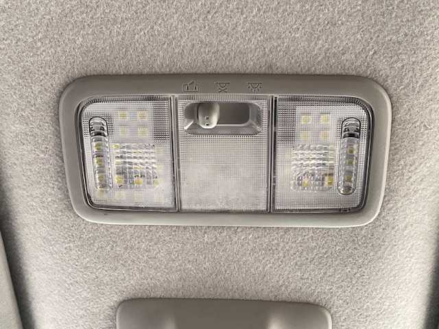 ダイハツ タント カスタム X SAⅡ 富山県 2015(平27)年 9.5万km パールホワイトⅢ (株)IDOMが運営する【じしゃロン富山店】の自社ローン対象車両になります。こちらは現金ご利用時の価格です。自社ローンご希望の方は別途その旨お申付け下さい。/ローダウン/ナビ/フルセグ/DVD/SD/Bluetooth/バックカメラ/ETC/スマートアシスト（衝突軽減）/横滑り防止/片側パワースライドドア/ハーフレザーシート/社外16インチアルミホイール/社外車高調/LEDライト/オートライト/プッシュスタート/スマートキー