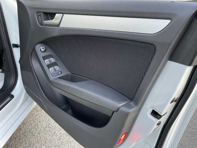 アウディ Ａ４ アバント 2．0 TFSI 和歌山県 2013(平25)年 7万km パール Sラインパッケージ/純正メーカーナビ・フルセグTV・CD・DVD/　Bluetooth/バックカメラ/ハーフレザーシート/前席パワーシート/電動パーキングブレーキ/スマートキー/コーナーセンサー/保証書/取扱説明書