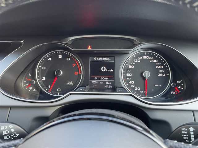 アウディ Ａ４ アバント 2．0 TFSI 和歌山県 2013(平25)年 7万km パール Sラインパッケージ/純正メーカーナビ・フルセグTV・CD・DVD/　Bluetooth/バックカメラ/ハーフレザーシート/前席パワーシート/電動パーキングブレーキ/スマートキー/コーナーセンサー/保証書/取扱説明書