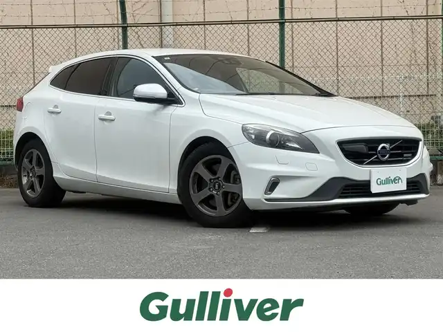 ボルボ Ｖ４０ T－5 Rデザイン 東京都 2013(平25)年 11.7万km 白 ヒューマンセーフティ/衝突警告・自動ブレーキ/歩行者・自転車検知/全車速追従機能付ACC/アダプティブクルーズコントロール/低速追従機能/レーン・キーピング・エイド（LKA）/レーン維持支援機能/レーン逸脱警告機能/ブラインドスポットモニター/後方警報システム/自動ハイビーム/純正ナビ　/ドライバーアラート/ＥＴＣ　/ドライブレコーダー　/パワーシート　/エアーシート/シートヒーター/シートポジションメモリー/コーナーセンサー /盗難防止装置　/アイドリングストップ　/パワーステアリング　/スマートキー