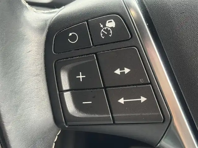 ボルボ Ｖ４０ T－5 Rデザイン 東京都 2013(平25)年 11.7万km 白 ヒューマンセーフティ/衝突警告・自動ブレーキ/歩行者・自転車検知/全車速追従機能付ACC/アダプティブクルーズコントロール/低速追従機能/レーン・キーピング・エイド（LKA）/レーン維持支援機能/レーン逸脱警告機能/ブラインドスポットモニター/後方警報システム/自動ハイビーム/純正ナビ　/ドライバーアラート/ＥＴＣ　/ドライブレコーダー　/パワーシート　/エアーシート/シートヒーター/シートポジションメモリー/コーナーセンサー /盗難防止装置　/アイドリングストップ　/パワーステアリング　/スマートキー