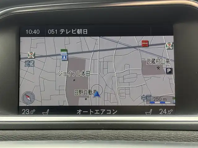 ボルボ Ｖ４０ T－5 Rデザイン 東京都 2013(平25)年 11.7万km 白 ヒューマンセーフティ/衝突警告・自動ブレーキ/歩行者・自転車検知/全車速追従機能付ACC/アダプティブクルーズコントロール/低速追従機能/レーン・キーピング・エイド（LKA）/レーン維持支援機能/レーン逸脱警告機能/ブラインドスポットモニター/後方警報システム/自動ハイビーム/純正ナビ　/ドライバーアラート/ＥＴＣ　/ドライブレコーダー　/パワーシート　/エアーシート/シートヒーター/シートポジションメモリー/コーナーセンサー /盗難防止装置　/アイドリングストップ　/パワーステアリング　/スマートキー