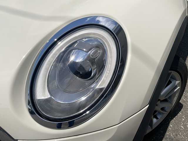 ＭＩＮＩ ミニ クラブマン クーパー S 福井県 2016(平28)年 5.6万km ペッパー・ホワイト スマートキー/プッシュスタート/アイドリングストップ/横滑り防止/ステアリングスイッチ/電動格納ミラー/LEDヘッドライト/オートライト/オートハイビーム/フォグランプ/オットマン/ETC/純正ドアバイザー