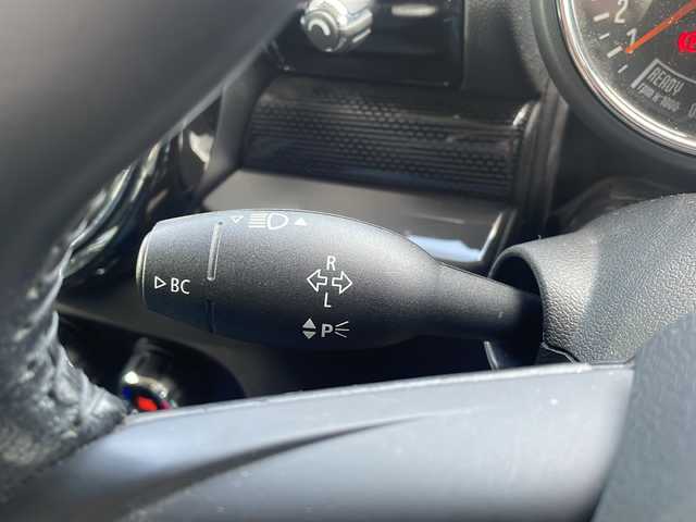 ＭＩＮＩ ミニ クラブマン クーパー S 福井県 2016(平28)年 5.6万km ペッパー・ホワイト スマートキー/プッシュスタート/アイドリングストップ/横滑り防止/ステアリングスイッチ/電動格納ミラー/LEDヘッドライト/オートライト/オートハイビーム/フォグランプ/オットマン/ETC/純正ドアバイザー