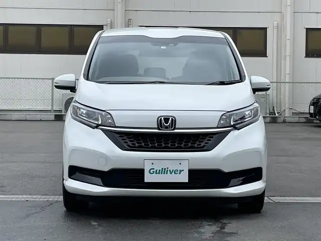 ホンダ フリード G ホンダセンシング 群馬県 2021(令3)年 2.3万km プラチナホワイトパール 純正ナビ/フルセグTV・CD・DVD・BT・IPOD・SD・USB・AUX/ビルトインETC/両側パワースライドドア/追従クルーズコントロール/後方コーナーセンサー/Bカメラ/レーンキープアシスト/横滑り防止/プッシュスタート/ステアリングリモコン/スペアキー×1