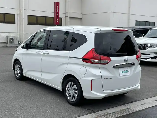 ホンダ フリード G ホンダセンシング 群馬県 2021(令3)年 2.3万km プラチナホワイトパール 純正ナビ/フルセグTV・CD・DVD・BT・IPOD・SD・USB・AUX/ビルトインETC/両側パワースライドドア/追従クルーズコントロール/後方コーナーセンサー/Bカメラ/レーンキープアシスト/横滑り防止/プッシュスタート/ステアリングリモコン/スペアキー×1