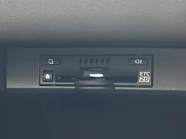 レクサス ＮＸ 300 バージョンL 道央・札幌 2018(平30)年 5.9万km ソニッククォーツ ・４WD/・寒冷地仕様/・メーカーナビ/　CD/DVD/SD/BT/フルセグ/・パノラミックビューモニター/・ビルトインETC2.0/・プリクラッシュセーフティ/・レーダークルーズコントロール/・レーンキープアシスト/・オートハイビーム/・クリアランスソナー/・HUD/・BSM/・レザーシート/・前席パワーシート/・前席エア/シートヒーター/・パワーバックドア/・パドルシフト/・ステアリングスイッチ/・LEDヘッドライト/・フォグライト/・オートライト/・プッシュスタート/・スマートキー/・純正フロアマット/・ドアバイザー