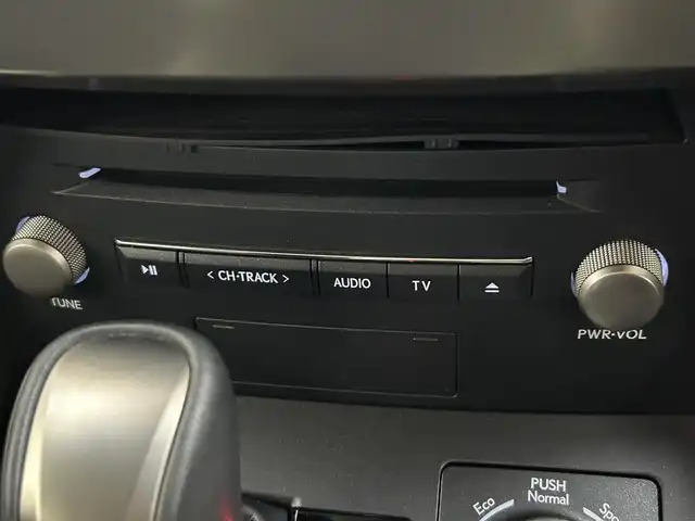 レクサス ＮＸ 300 バージョンL 道央・札幌 2018(平30)年 5.9万km ソニッククォーツ ・４WD/・寒冷地仕様/・メーカーナビ/　CD/DVD/SD/BT/フルセグ/・パノラミックビューモニター/・ビルトインETC2.0/・プリクラッシュセーフティ/・レーダークルーズコントロール/・レーンキープアシスト/・オートハイビーム/・クリアランスソナー/・HUD/・BSM/・レザーシート/・前席パワーシート/・前席エア/シートヒーター/・パワーバックドア/・パドルシフト/・ステアリングスイッチ/・LEDヘッドライト/・フォグライト/・オートライト/・プッシュスタート/・スマートキー/・純正フロアマット/・ドアバイザー