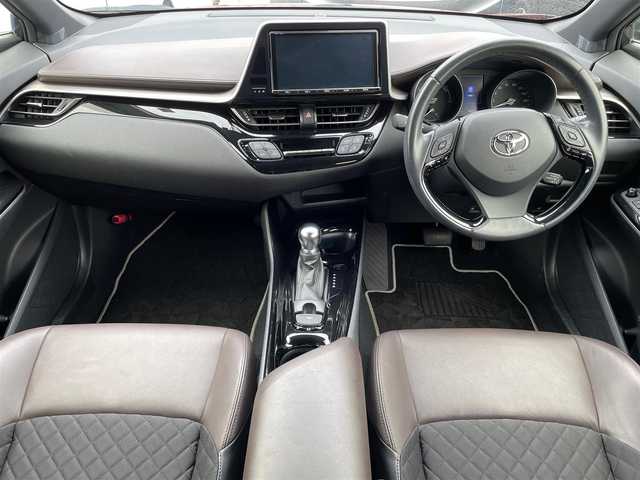 トヨタ Ｃ－ＨＲ G LEDエディション 大阪府 2018(平30)年 4.1万km センシュアルレッドマイカ 純正９インチナビ/   フルセグTV/CD/DVD/Bluetooth/バックモニター/衝突軽減ブレーキ/横滑り防止装置/コーナーセンサー/ＢＳＭ/前席シートヒーター/レーダークルーズコントロール/レーンキープアシスト/ステアリングスイッチ/オートマチックハイビーム/ドライブレコーダー/ハーフレザーシート/純正18インチアルミホイール/純正フロアマット/スマートキー/ＥＴＣ/ＬＥＤライト