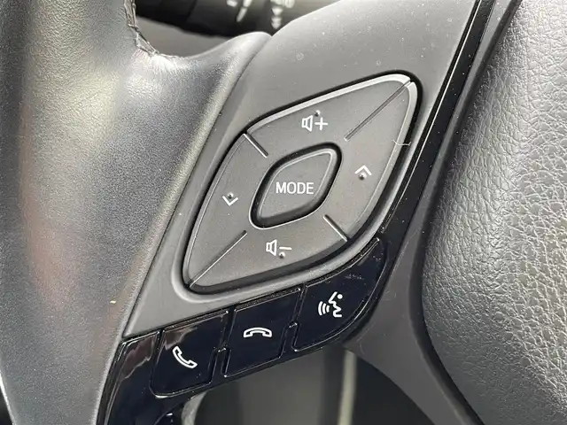 トヨタ Ｃ－ＨＲ G LEDエディション 大阪府 2018(平30)年 4.1万km センシュアルレッドマイカ 純正９インチナビ/   フルセグTV/CD/DVD/Bluetooth/バックモニター/衝突軽減ブレーキ/横滑り防止装置/コーナーセンサー/ＢＳＭ/前席シートヒーター/レーダークルーズコントロール/レーンキープアシスト/ステアリングスイッチ/オートマチックハイビーム/ドライブレコーダー/ハーフレザーシート/純正18インチアルミホイール/純正フロアマット/スマートキー/ＥＴＣ/ＬＥＤライト