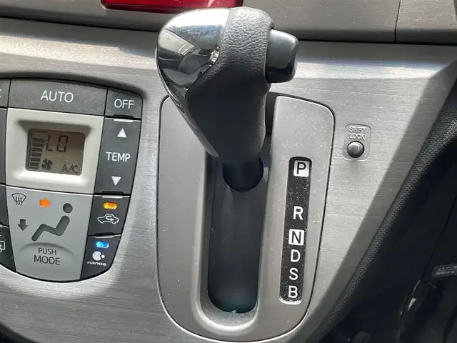 スバル ステラ カスタム RS 滋賀県 2012(平24)年 14.8万km パールホワイトⅢ 社外SDナビ/【フルセグTV、CD・DVD再生可能、Bluetooth】/車線逸脱警報/横滑り防止装置/ETC/ドライブレコーダー/アイドリングストップ/HIDヘッドライト/オートライト/純正15インチAW/フロント、サイド、リアエアロ/ウィンカーミラー/アイドリングストップ/プッシュスタート/スマートキー/純正フロアマット/スペアキー/取扱説明書/保証書
