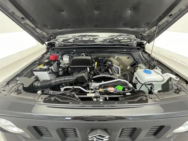 スズキ ジムニー シエラ JC 滋賀県 2024(令6)年 0.3万km ブルーイッシュブラックパール3 禁煙車/ディスプレイオーディオ/Bluetooth/USB/SD/AppleCarPlay/AndroidAuto/バックカメラ/クルーズコントロール/コーナーセンサー/LEDヘッドライト/オートライト/デュアルセンサーブレーキ/シートヒーター/プッシュスタート/ヘッドライトウォッシャー/プッシュスタート/スマートキー/アイドリングストップ/純正アルミホイール