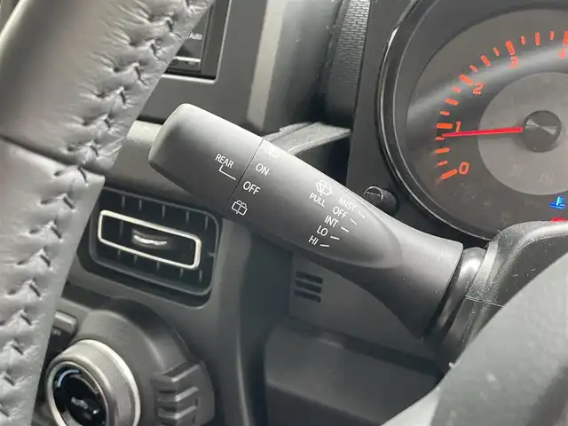 スズキ ジムニー シエラ JC 滋賀県 2024(令6)年 0.3万km ブルーイッシュブラックパール3 禁煙車/ディスプレイオーディオ/Bluetooth/USB/SD/AppleCarPlay/AndroidAuto/バックカメラ/クルーズコントロール/コーナーセンサー/LEDヘッドライト/オートライト/デュアルセンサーブレーキ/シートヒーター/プッシュスタート/ヘッドライトウォッシャー/プッシュスタート/スマートキー/アイドリングストップ/純正アルミホイール