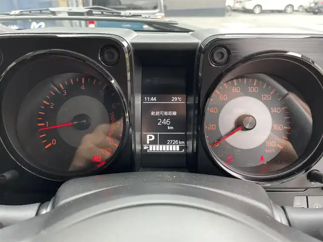 スズキ ジムニー シエラ JC 滋賀県 2024(令6)年 0.3万km ブルーイッシュブラックパール3 禁煙車/ディスプレイオーディオ/Bluetooth/USB/SD/AppleCarPlay/AndroidAuto/バックカメラ/クルーズコントロール/コーナーセンサー/LEDヘッドライト/オートライト/デュアルセンサーブレーキ/シートヒーター/プッシュスタート/ヘッドライトウォッシャー/プッシュスタート/スマートキー/アイドリングストップ/純正アルミホイール