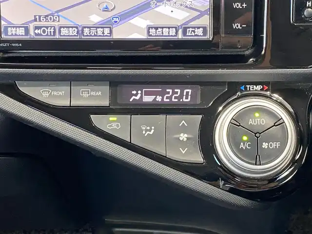 トヨタ アクア S 岐阜県 2015(平27)年 4.9万km コバルトブルーメタリック メーカー純正SDナビ//フルセグテレビ/Bluetooth/CD/DVD/SD /ビルトインETC /純正15インチアルミホイール　/スマートキー×2　/バックカメラ　/オートライト　/プッシュスタート/保証書/取扱説明書/ナビ取扱説明書/記録簿(R7/4)