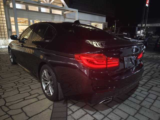 ＢＭＷ ５２３ｄ xDrive Mスピリット 群馬県 2020(令2)年 5.3万km サファイアブラックP ワンオーナー/BMWヘッドアップ・ディスプレイ/ドライビングアシストプラス/・ACC／アクティブ・クルーズ・コントロール（ストップ&ゴー機能付） /・ステアリング&レーン・コントロール・アシスト  /・レーン・ディパーチャー・ウォーニング（車線逸脱警告システム）/・レーン・チェンジ・ウォーニング/・アクティブ・サイド・コリジョン・プロテクション /・前車接近警告機能/・衝突回避・被害軽減ブレーキ（事故回避ステアリング付）/・後車衝突警告機能/・クロス・トラフィック・ウォーニング（フロント&リヤ）/BMWライブ・コックピット/・12.3インチ マルチ・ディスプレイ・メーター・パネル/・10.25インチ ワイド・コントロール・ディスプレイ（タッチ・パネル機能付）/・HDDナビゲーション・システム（VICS 3メディア対応）/社外グリル/置くだけ充電/前席パワーシート/前後ドライブレコーダー/保証書/取扱説明書/スペアキー