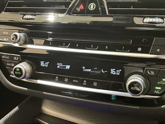 ＢＭＷ ５２３ｄ xDrive Mスピリット 群馬県 2020(令2)年 5.3万km サファイアブラックP ワンオーナー/BMWヘッドアップ・ディスプレイ/ドライビングアシストプラス/・ACC／アクティブ・クルーズ・コントロール（ストップ&ゴー機能付） /・ステアリング&レーン・コントロール・アシスト  /・レーン・ディパーチャー・ウォーニング（車線逸脱警告システム）/・レーン・チェンジ・ウォーニング/・アクティブ・サイド・コリジョン・プロテクション /・前車接近警告機能/・衝突回避・被害軽減ブレーキ（事故回避ステアリング付）/・後車衝突警告機能/・クロス・トラフィック・ウォーニング（フロント&リヤ）/BMWライブ・コックピット/・12.3インチ マルチ・ディスプレイ・メーター・パネル/・10.25インチ ワイド・コントロール・ディスプレイ（タッチ・パネル機能付）/・HDDナビゲーション・システム（VICS 3メディア対応）/社外グリル/置くだけ充電/前席パワーシート/前後ドライブレコーダー/保証書/取扱説明書/スペアキー