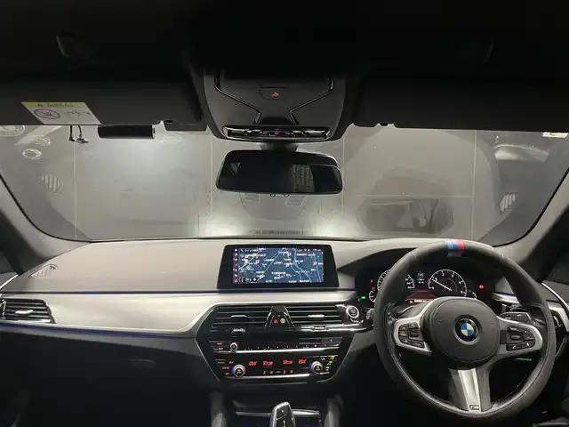 ＢＭＷ ５２３ｄ xDrive Mスピリット 群馬県 2020(令2)年 5.3万km サファイアブラックP ワンオーナー/BMWヘッドアップ・ディスプレイ/ドライビングアシストプラス/・ACC／アクティブ・クルーズ・コントロール（ストップ&ゴー機能付） /・ステアリング&レーン・コントロール・アシスト  /・レーン・ディパーチャー・ウォーニング（車線逸脱警告システム）/・レーン・チェンジ・ウォーニング/・アクティブ・サイド・コリジョン・プロテクション /・前車接近警告機能/・衝突回避・被害軽減ブレーキ（事故回避ステアリング付）/・後車衝突警告機能/・クロス・トラフィック・ウォーニング（フロント&リヤ）/BMWライブ・コックピット/・12.3インチ マルチ・ディスプレイ・メーター・パネル/・10.25インチ ワイド・コントロール・ディスプレイ（タッチ・パネル機能付）/・HDDナビゲーション・システム（VICS 3メディア対応）/社外グリル/置くだけ充電/前席パワーシート/前後ドライブレコーダー/保証書/取扱説明書/スペアキー