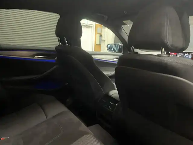ＢＭＷ ５２３ｄ xDrive Mスピリット 群馬県 2020(令2)年 5.3万km サファイアブラックP ワンオーナー/BMWヘッドアップ・ディスプレイ/ドライビングアシストプラス/・ACC／アクティブ・クルーズ・コントロール（ストップ&ゴー機能付） /・ステアリング&レーン・コントロール・アシスト  /・レーン・ディパーチャー・ウォーニング（車線逸脱警告システム）/・レーン・チェンジ・ウォーニング/・アクティブ・サイド・コリジョン・プロテクション /・前車接近警告機能/・衝突回避・被害軽減ブレーキ（事故回避ステアリング付）/・後車衝突警告機能/・クロス・トラフィック・ウォーニング（フロント&リヤ）/BMWライブ・コックピット/・12.3インチ マルチ・ディスプレイ・メーター・パネル/・10.25インチ ワイド・コントロール・ディスプレイ（タッチ・パネル機能付）/・HDDナビゲーション・システム（VICS 3メディア対応）/社外グリル/置くだけ充電/前席パワーシート/前後ドライブレコーダー/保証書/取扱説明書/スペアキー