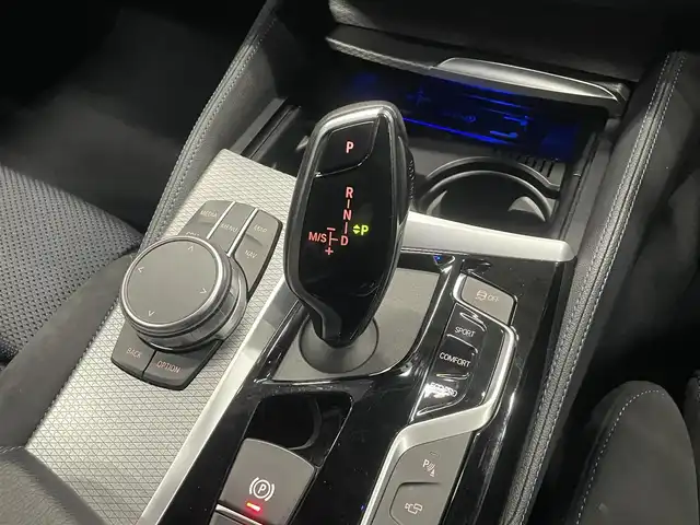 ＢＭＷ ５２３ｄ xDrive Mスピリット 群馬県 2020(令2)年 5.3万km サファイアブラックP ワンオーナー/BMWヘッドアップ・ディスプレイ/ドライビングアシストプラス/・ACC／アクティブ・クルーズ・コントロール（ストップ&ゴー機能付） /・ステアリング&レーン・コントロール・アシスト  /・レーン・ディパーチャー・ウォーニング（車線逸脱警告システム）/・レーン・チェンジ・ウォーニング/・アクティブ・サイド・コリジョン・プロテクション /・前車接近警告機能/・衝突回避・被害軽減ブレーキ（事故回避ステアリング付）/・後車衝突警告機能/・クロス・トラフィック・ウォーニング（フロント&リヤ）/BMWライブ・コックピット/・12.3インチ マルチ・ディスプレイ・メーター・パネル/・10.25インチ ワイド・コントロール・ディスプレイ（タッチ・パネル機能付）/・HDDナビゲーション・システム（VICS 3メディア対応）/社外グリル/置くだけ充電/前席パワーシート/前後ドライブレコーダー/保証書/取扱説明書/スペアキー