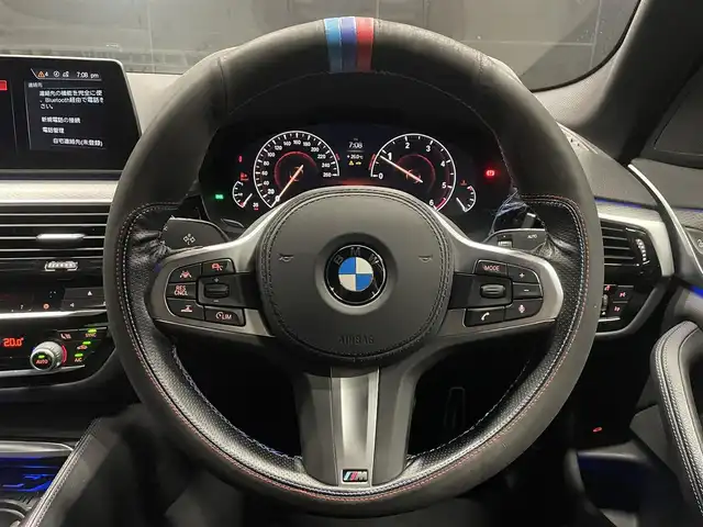 ＢＭＷ ５２３ｄ xDrive Mスピリット 群馬県 2020(令2)年 5.3万km サファイアブラックP ワンオーナー/BMWヘッドアップ・ディスプレイ/ドライビングアシストプラス/・ACC／アクティブ・クルーズ・コントロール（ストップ&ゴー機能付） /・ステアリング&レーン・コントロール・アシスト  /・レーン・ディパーチャー・ウォーニング（車線逸脱警告システム）/・レーン・チェンジ・ウォーニング/・アクティブ・サイド・コリジョン・プロテクション /・前車接近警告機能/・衝突回避・被害軽減ブレーキ（事故回避ステアリング付）/・後車衝突警告機能/・クロス・トラフィック・ウォーニング（フロント&リヤ）/BMWライブ・コックピット/・12.3インチ マルチ・ディスプレイ・メーター・パネル/・10.25インチ ワイド・コントロール・ディスプレイ（タッチ・パネル機能付）/・HDDナビゲーション・システム（VICS 3メディア対応）/社外グリル/置くだけ充電/前席パワーシート/前後ドライブレコーダー/保証書/取扱説明書/スペアキー