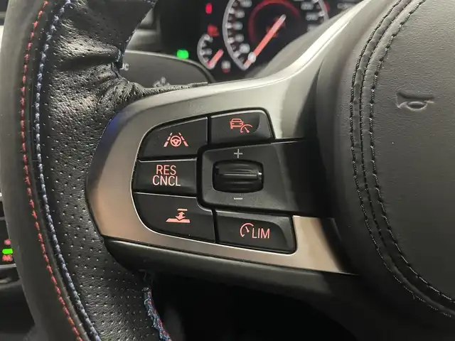 ＢＭＷ ５２３ｄ xDrive Mスピリット 群馬県 2020(令2)年 5.3万km サファイアブラックP ワンオーナー/BMWヘッドアップ・ディスプレイ/ドライビングアシストプラス/・ACC／アクティブ・クルーズ・コントロール（ストップ&ゴー機能付） /・ステアリング&レーン・コントロール・アシスト  /・レーン・ディパーチャー・ウォーニング（車線逸脱警告システム）/・レーン・チェンジ・ウォーニング/・アクティブ・サイド・コリジョン・プロテクション /・前車接近警告機能/・衝突回避・被害軽減ブレーキ（事故回避ステアリング付）/・後車衝突警告機能/・クロス・トラフィック・ウォーニング（フロント&リヤ）/BMWライブ・コックピット/・12.3インチ マルチ・ディスプレイ・メーター・パネル/・10.25インチ ワイド・コントロール・ディスプレイ（タッチ・パネル機能付）/・HDDナビゲーション・システム（VICS 3メディア対応）/社外グリル/置くだけ充電/前席パワーシート/前後ドライブレコーダー/保証書/取扱説明書/スペアキー