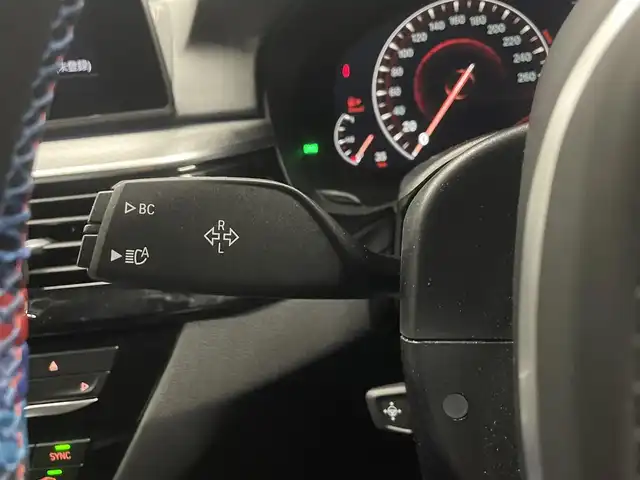ＢＭＷ ５２３ｄ xDrive Mスピリット 群馬県 2020(令2)年 5.3万km サファイアブラックP ワンオーナー/BMWヘッドアップ・ディスプレイ/ドライビングアシストプラス/・ACC／アクティブ・クルーズ・コントロール（ストップ&ゴー機能付） /・ステアリング&レーン・コントロール・アシスト  /・レーン・ディパーチャー・ウォーニング（車線逸脱警告システム）/・レーン・チェンジ・ウォーニング/・アクティブ・サイド・コリジョン・プロテクション /・前車接近警告機能/・衝突回避・被害軽減ブレーキ（事故回避ステアリング付）/・後車衝突警告機能/・クロス・トラフィック・ウォーニング（フロント&リヤ）/BMWライブ・コックピット/・12.3インチ マルチ・ディスプレイ・メーター・パネル/・10.25インチ ワイド・コントロール・ディスプレイ（タッチ・パネル機能付）/・HDDナビゲーション・システム（VICS 3メディア対応）/社外グリル/置くだけ充電/前席パワーシート/前後ドライブレコーダー/保証書/取扱説明書/スペアキー